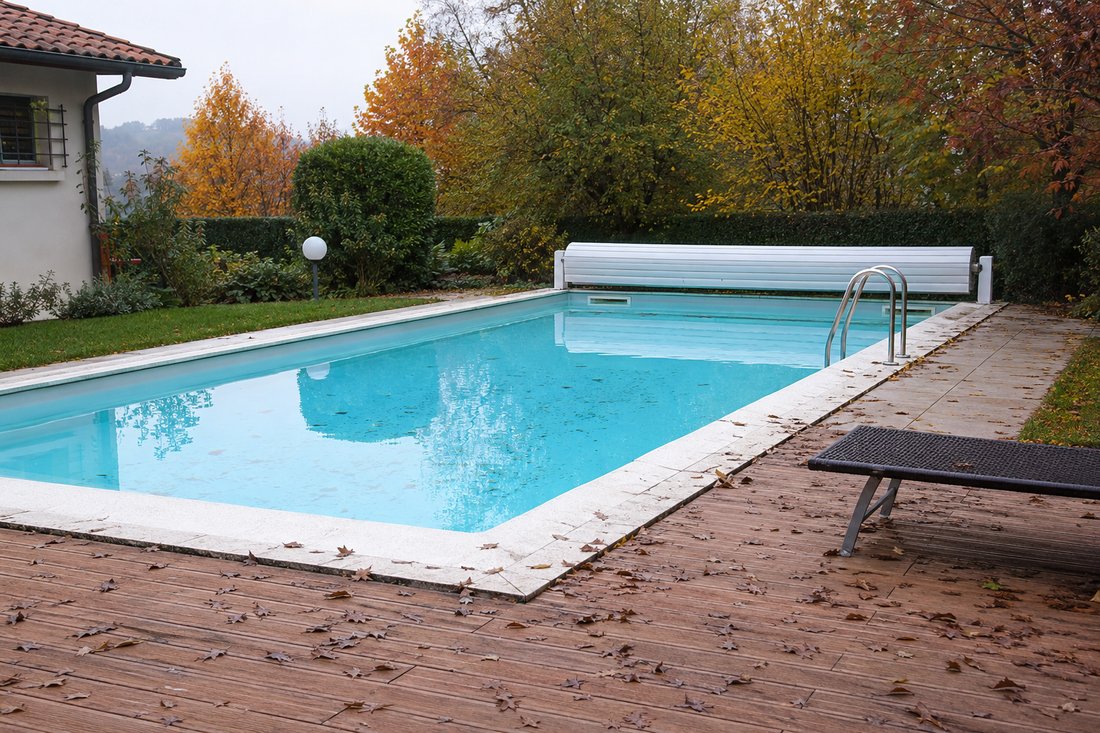 Piscina in autunno pronta per la chiusura invernale